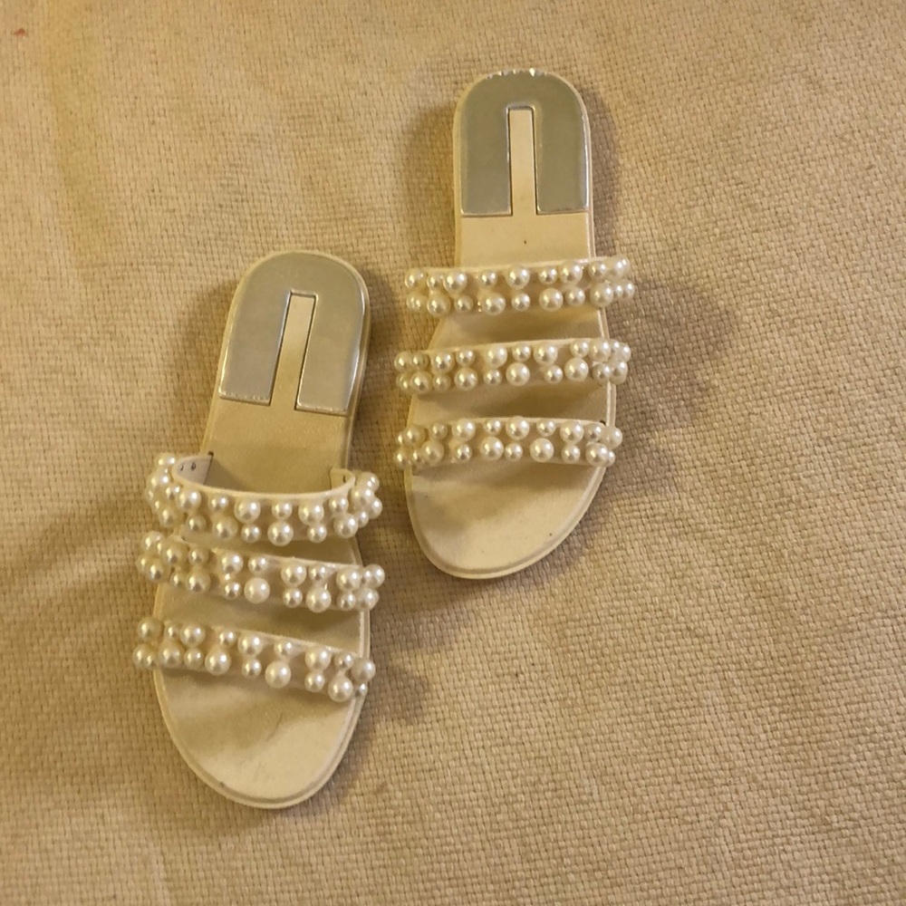 Pearl sandals